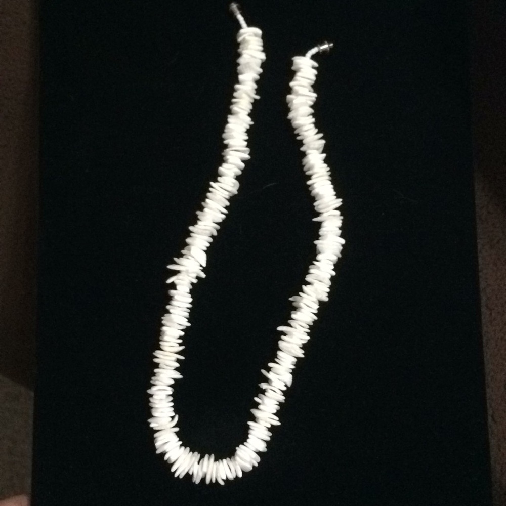 White shell necklace